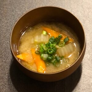 白菜とにんじんの味噌汁